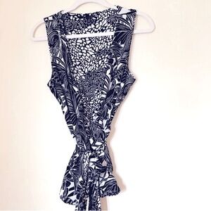 White House Black Market soft fall  Paisley top  Size Medium